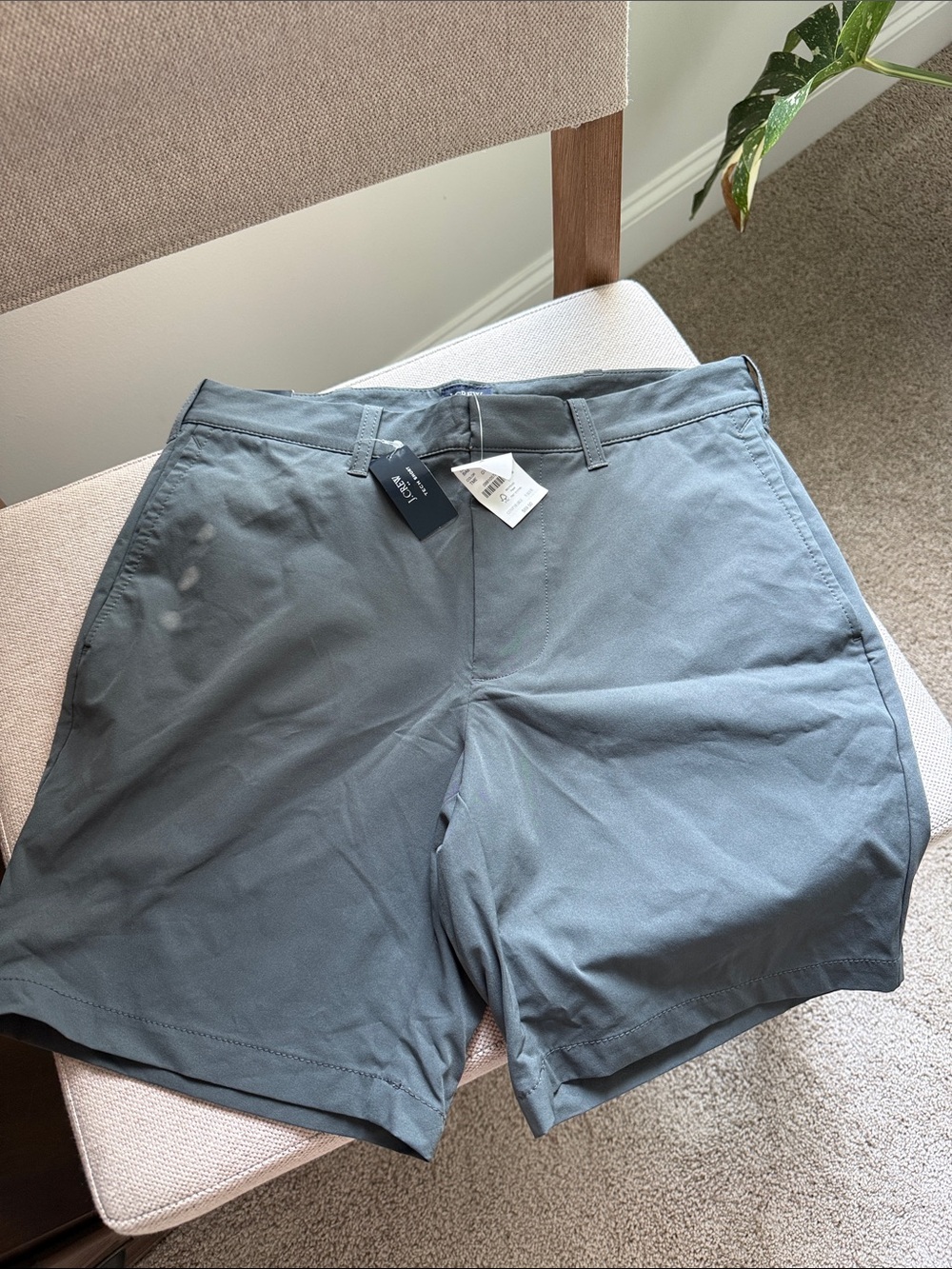 J Crew Men's Gray Tech Shorts 7”